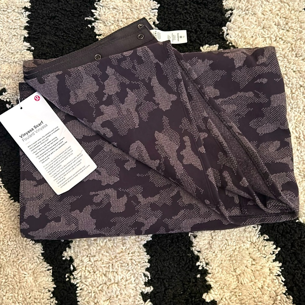 NWT LULULEMON Black Camouflage Vinyasa Scarf